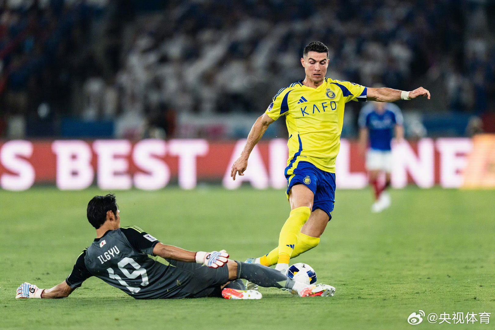 万博体育全站APP-c罗皇马踢什么位置